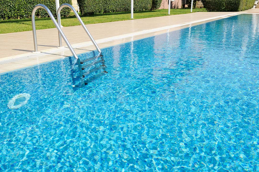 Le scale per la piscina: un accessorio utile e funzionale 