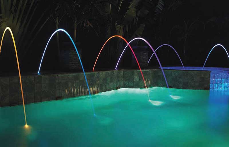 Il futuro dell’illuminazione della piscina è green. Lampade a led