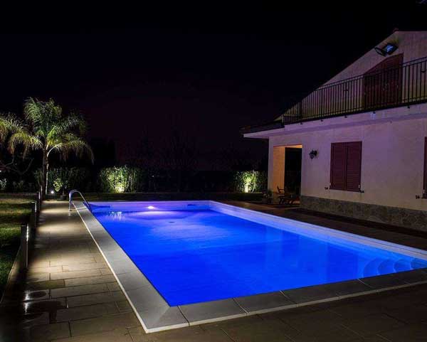 illuminazione piscina interrata